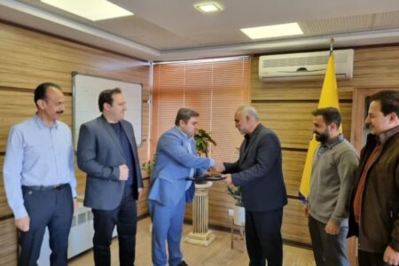 تقدیر از مدیر عامل شرکت گاز همدان