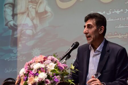 زبان فارسی یکی از ارکان هویت ملی ماست