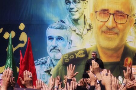 حضور پرشور کارکنان مخابرات منطقه همدان در مراسم تشییع “شهید سپهبد علی شادمانی”