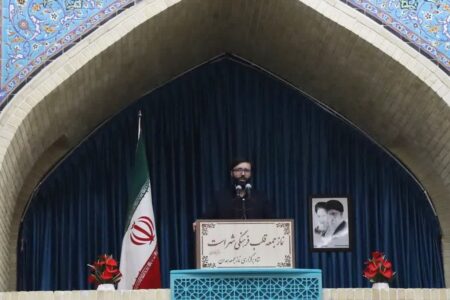 مردم باید از مسئولان کار نیکو را مطالبه کنند