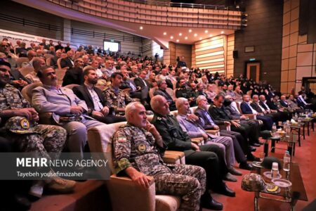 تجلیل از پیشکسوتان و فعالان عرصه دفاع مقدس در همدان برگزار شد
