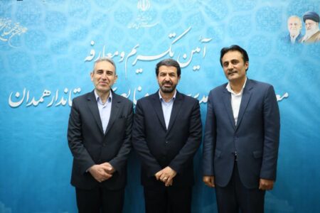 آئین تکریم و معارفه معاون توسعه مدیریت و منابع استاندار همدان