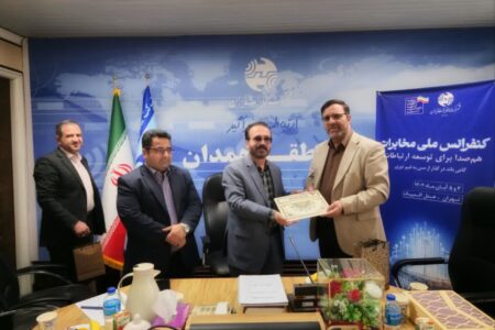  تاکید شهردار همدان و مدیران مخابرات بر گسترش همکاری برای توسعه فیبر نوری در شهر همدان