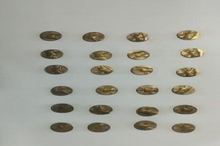 کشف 74 سکه تاریخی در اسدآباد/ فروشنده اموال تاریخی دستگیر شد