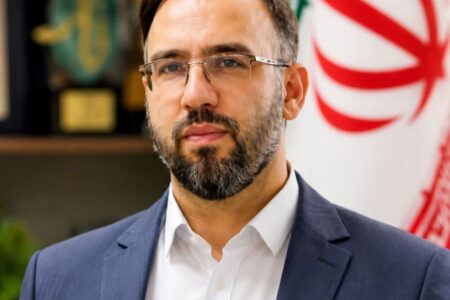 شهرداری همدان کتاب را به محلات می‌برد